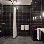 Moxy 3*