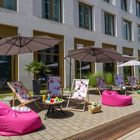 Moxy فندق دارمشتاد