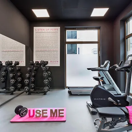 Moxy Hotel 3*