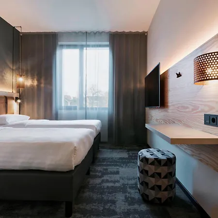 Moxy Hotel 3*